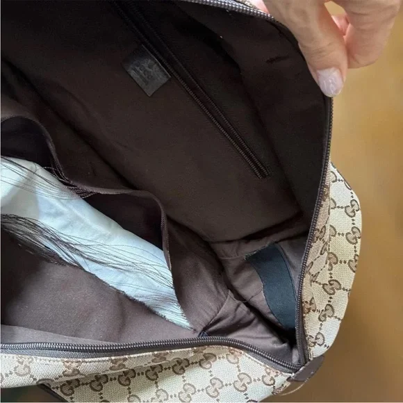 Gucci Beige Canvas Monogram Bag with Green and Red Straps - Picture 6 of 7